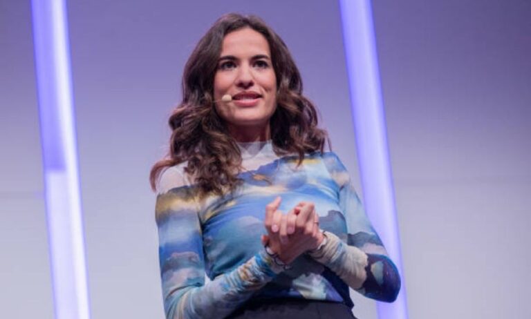 Mona Ameziane – Biografie, Größe, Familie & Privatleben Mona Ameziane